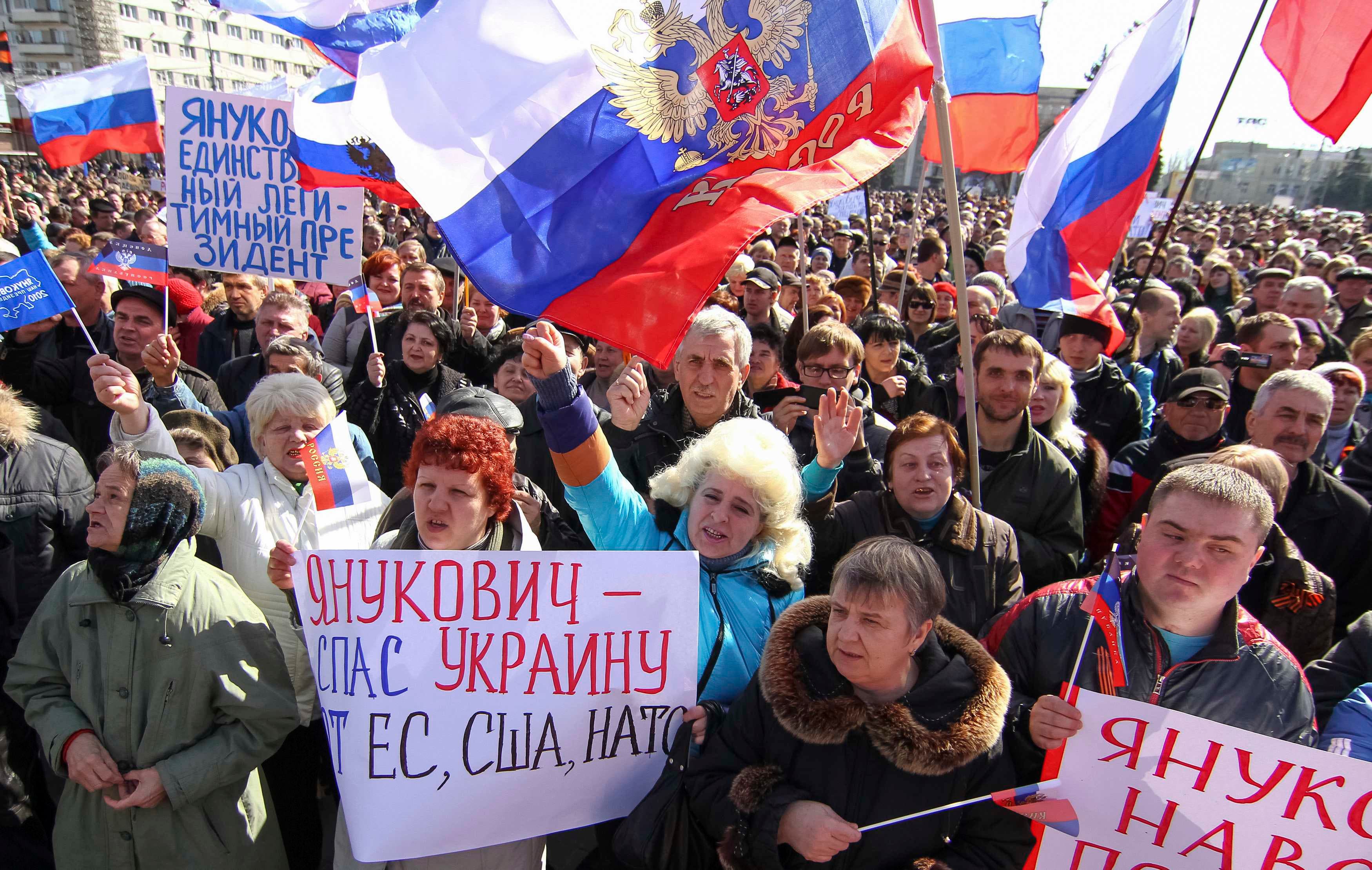 Pro-Russian protesters take part in a rally in central Donetsk March 22, 2014. (Reuters)