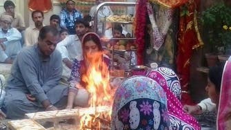 Pakistani Hindus urge authorities to save temple 