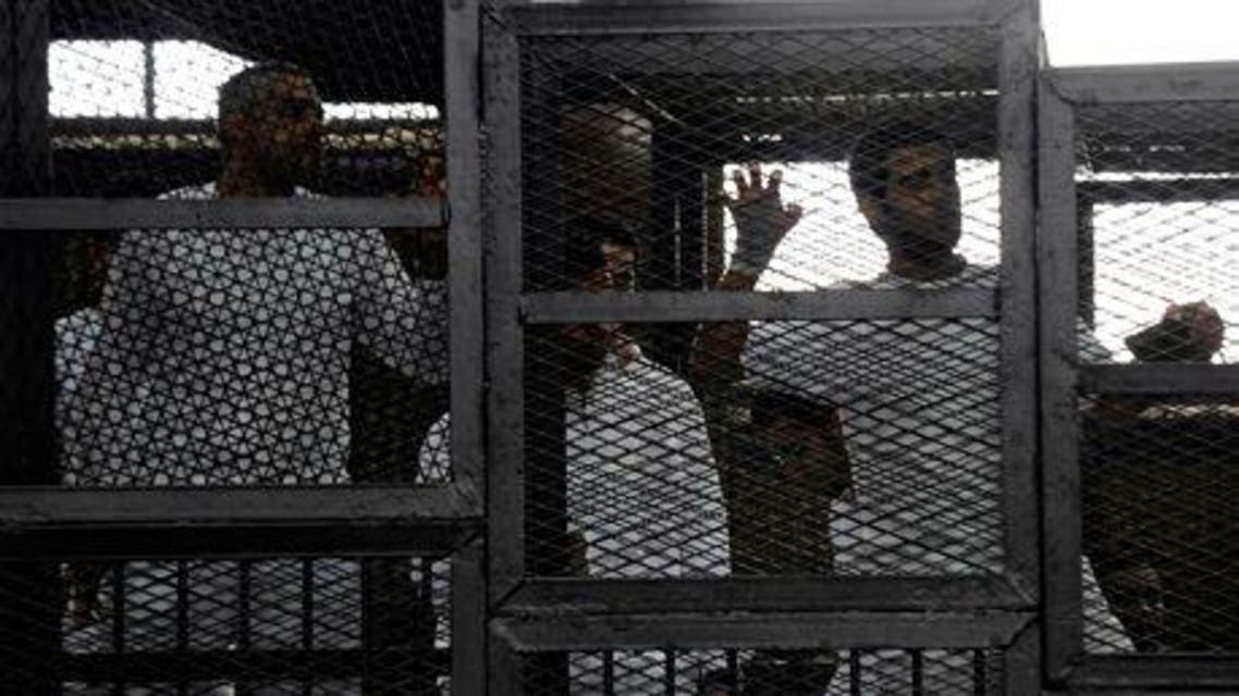 قاض حديد: سجن سارق عباءة امرأة 30 عاماً واعدام 529