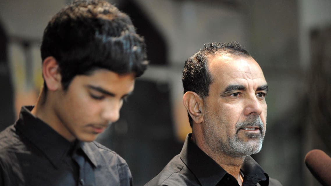 Kassim Alhimidi (R) speaks next to his son Mohammed Alhimidi (L) during a memorial service for Kassim's wife Shaima Alawadi held at the Imam Ali Ibn Abi Talib Center in Lakeside, California March 27, 2012. (File: Reuters)
