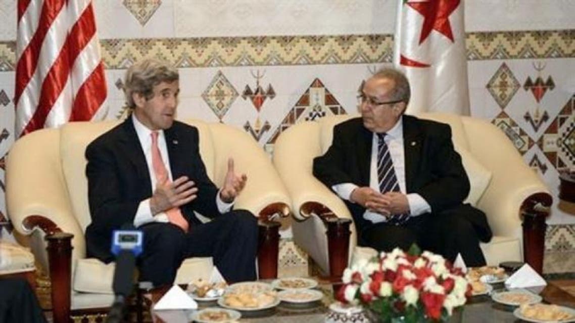 جون كيري خلال زيارته للجزائر