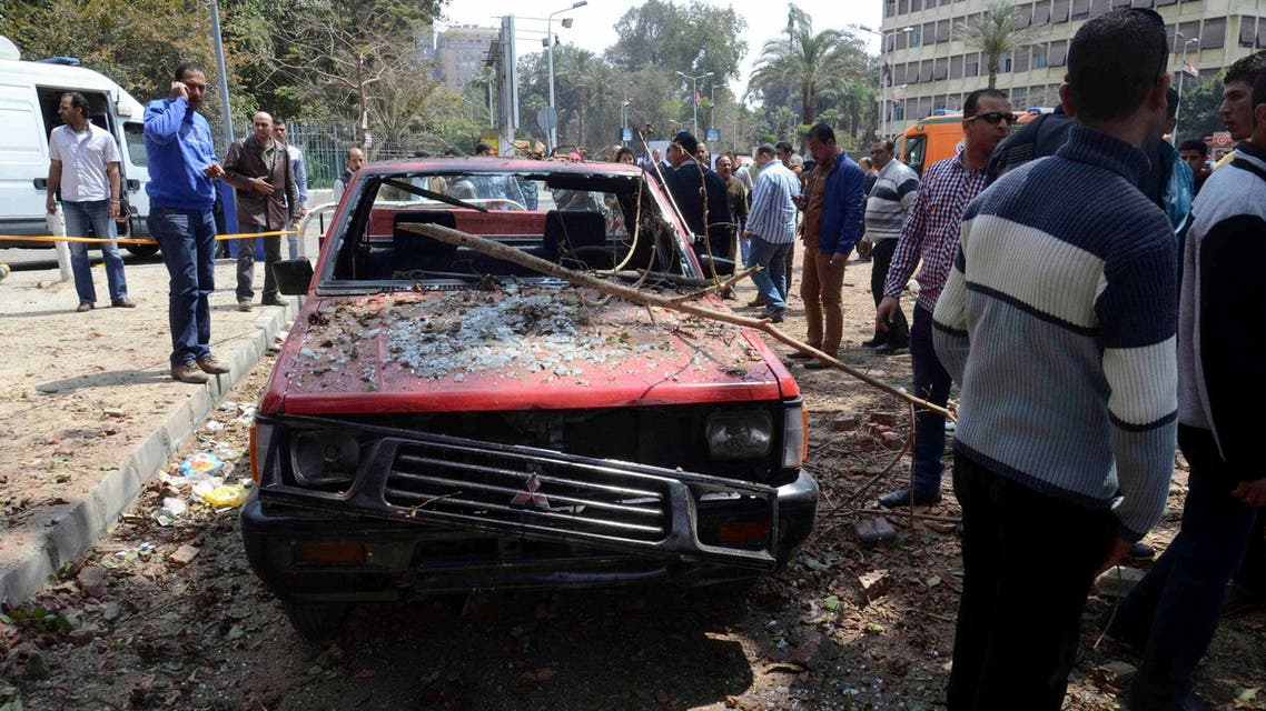 انفجار أمام جامعة القاهرة في مصر