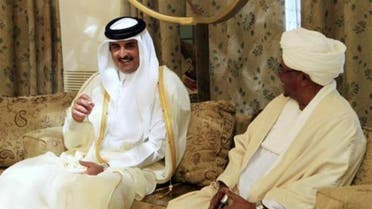  Sudan's President Omar al-Bashir (R) speaks to Qatar's Emir Sheikh Tamim bin Hamad al-Thani upon his arrival at Khartoum Airport for an official visit April 2, 2014. (AFP)