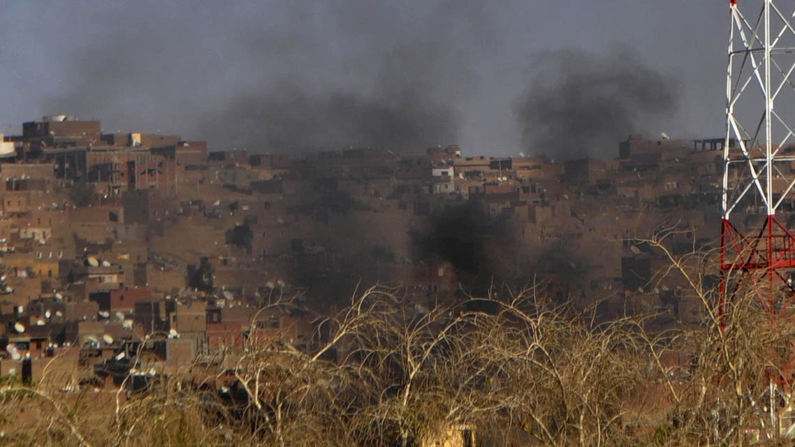 Smoke billows from buildings in the southern city of Aswan on April 6, 2014 following fighting between the Bani Hilal, an Arab tribe, and the Dabudiya, a Nubian family. afp