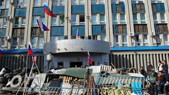 Dozens leave building seized in Ukraine 