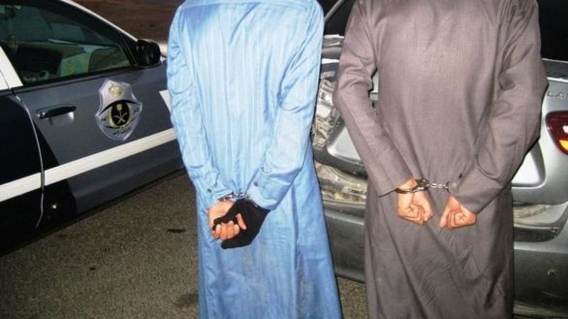 القبض على لصين سرقا محتويات مدرسة متوسطه برفحاء