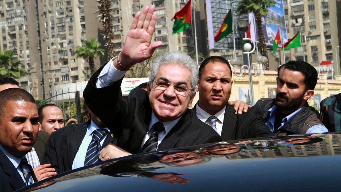 حمدين صباحي يقدم أوراقة رسميا