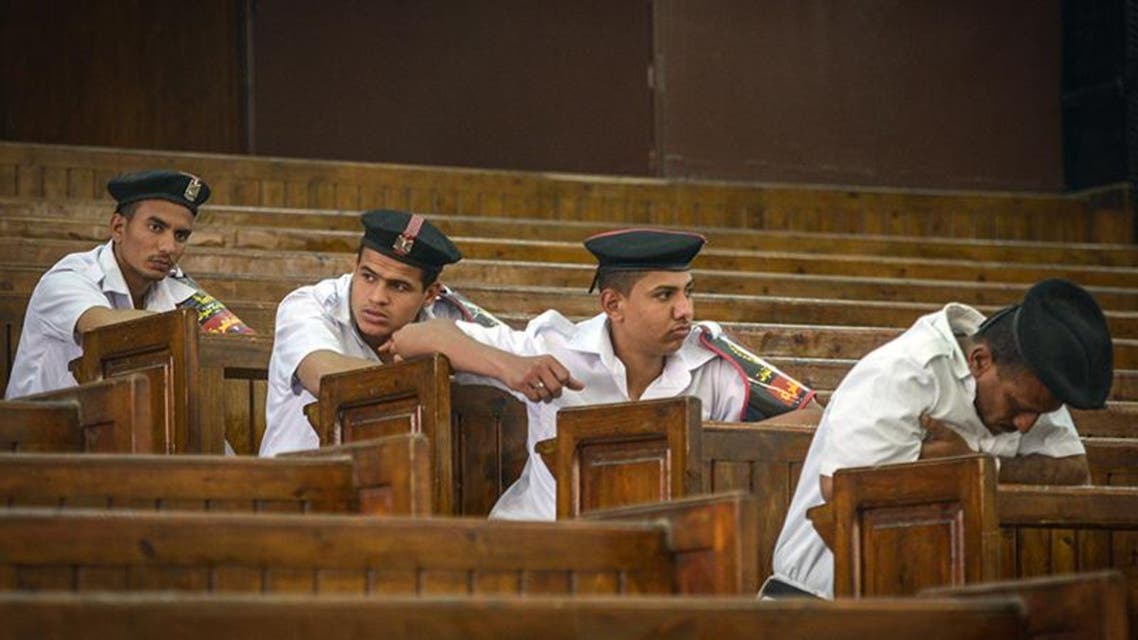 شرطة في محكمة في مصر