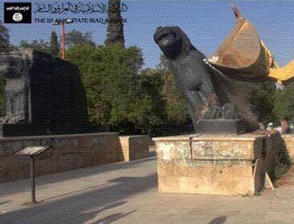داعش يصلب شابين ويعدم 8 بينهم طفلين