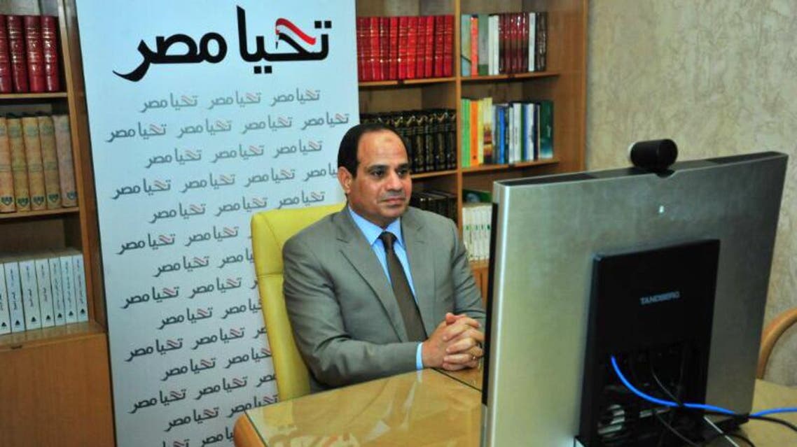 السيسي يتصل عبر "الفيديو كونفرانس" مع أهالي أسيوط