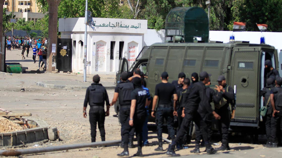 Riot police take positions during clashes in front of Al-Azhar University's campus with student supporters of the Muslim Brotherhood and ousted President Mohamed Mursi in Cairo's Nasr City district, May 9, 2014. (Reuters)