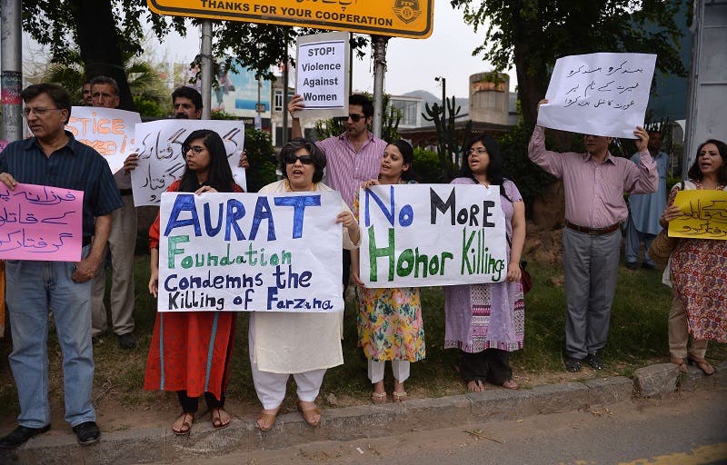 Pakistanis protest honor killings 