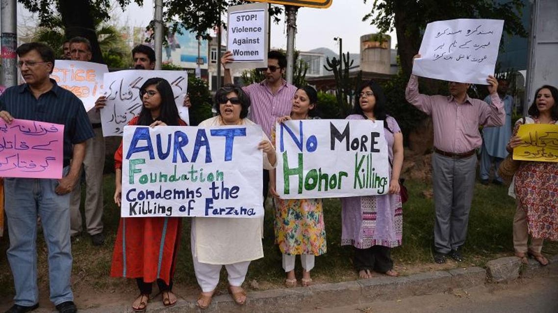 Pakistanis protest honor killings 