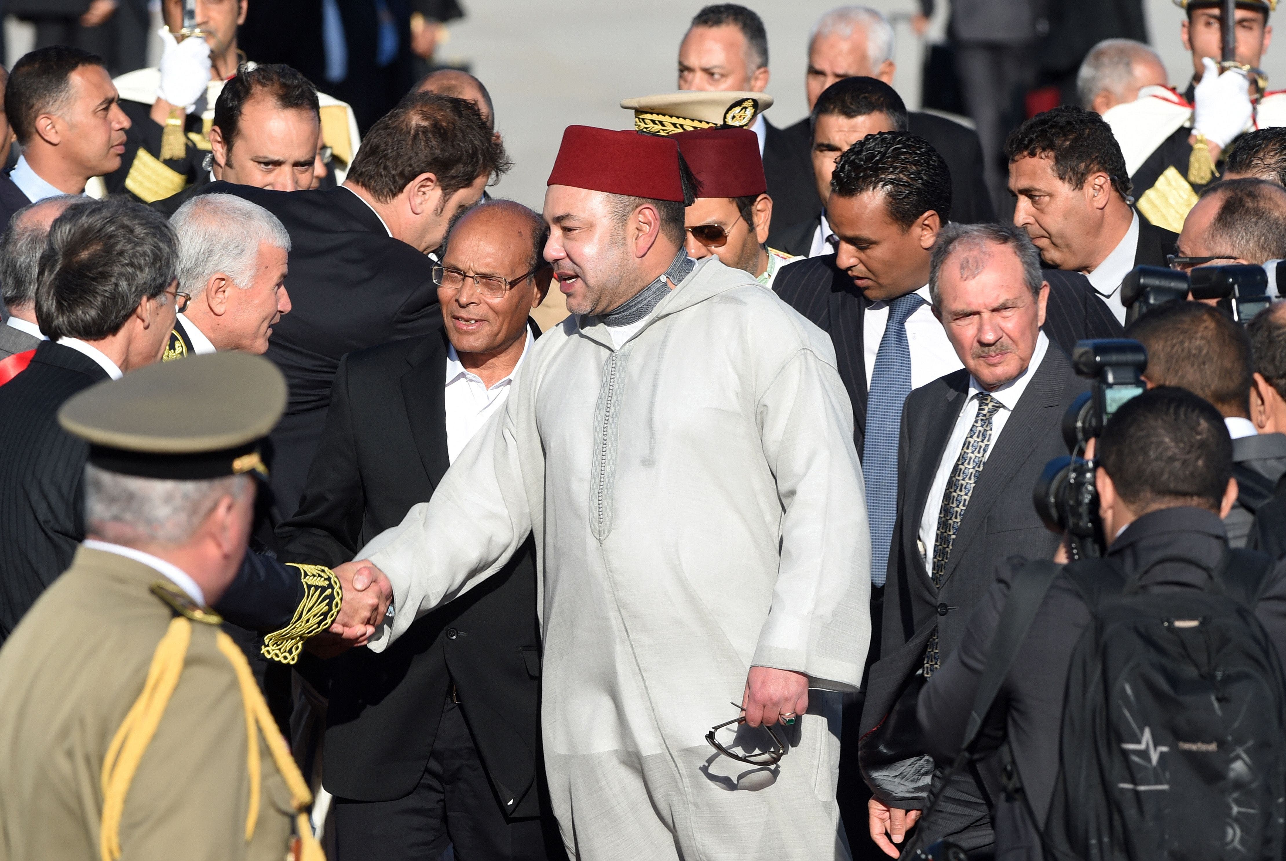  Moroccan king Mohamed VI (C) and Tunisian President Moncef Marzouki (C-L) review the honour guard.  (AFP)