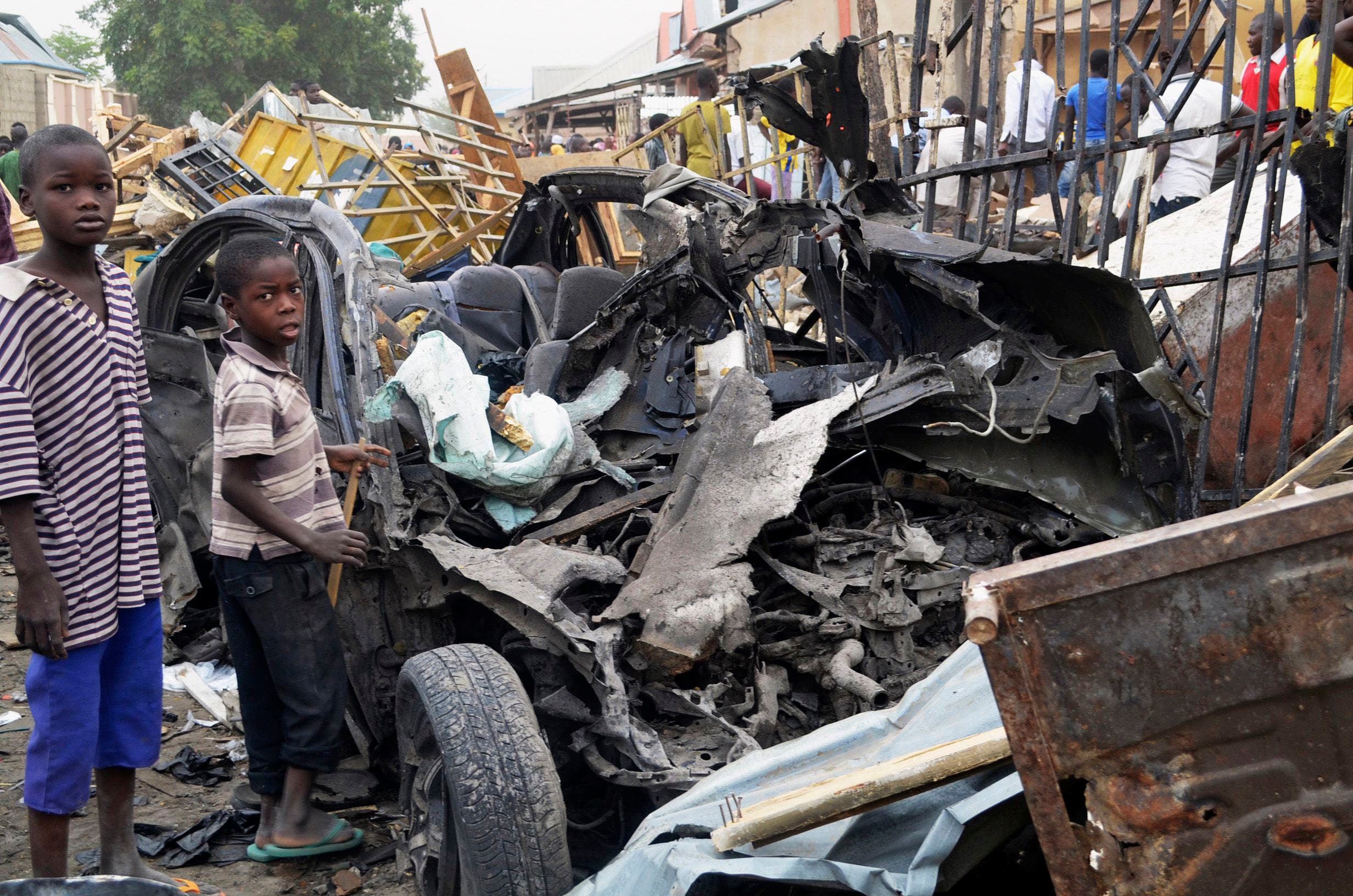 بقايا سيارة تم تفجيرها بواسطة جماعة بوكوحرام في نيجيريا