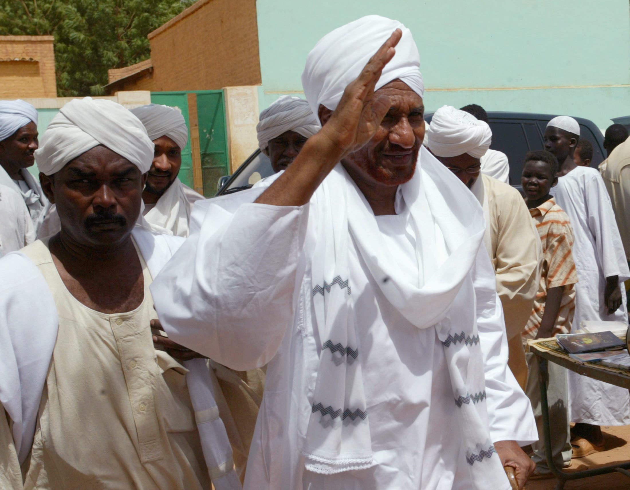 Sudan's former prime minister and opposition politician Sadiq al-Mahdi (R) waves to protesters during a demonstration against the Israeli raids on Lebanon, in Sudan's capital Khartoum, July 21, 2006. (Reuters)
