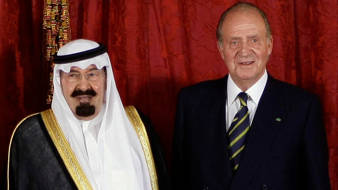 Saudi Arabia's King Abdullah (L) and Spanish King Juan Carlos pose for photographers before their dinner at Madrid's Royal Palace July 15,2008. (Reuters)