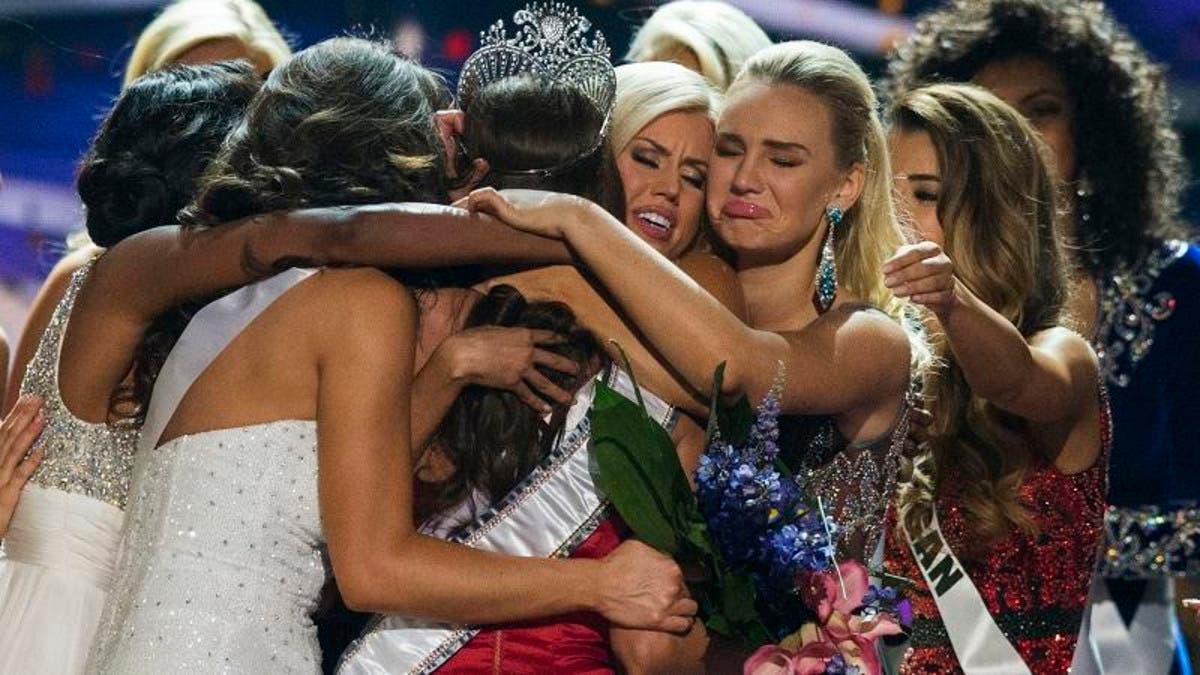 Miss Nevada Nia Sanchez crowned as 63rd Miss USA[1]