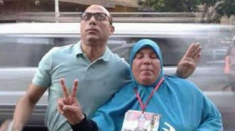Egypt’s ‘Shut up your mouse Obama’ lady photobombed by ‘Rabaa sign man’ 