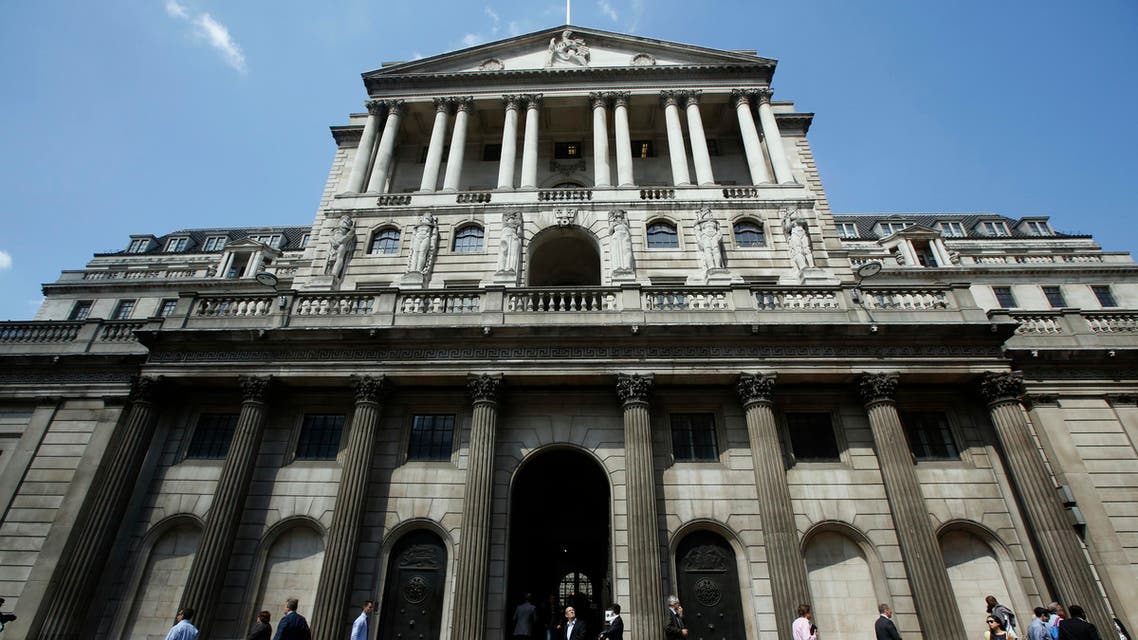 Pedestrians walk past the Bank of England in the City of London May 15, 2014. (Reuters)
