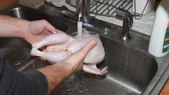 هشدار متخصصان: مرغ را نشویید، باعث انتشار باکتریهای کشنده می شود