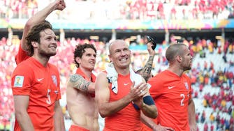 Dutch beat Chile 2-0 to top Group B