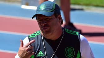 Mexico coach becomes Internet sensation over pitch antics