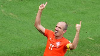 Huntelaar penalty gives Dutch last-gasp 2-1 win in Brazil