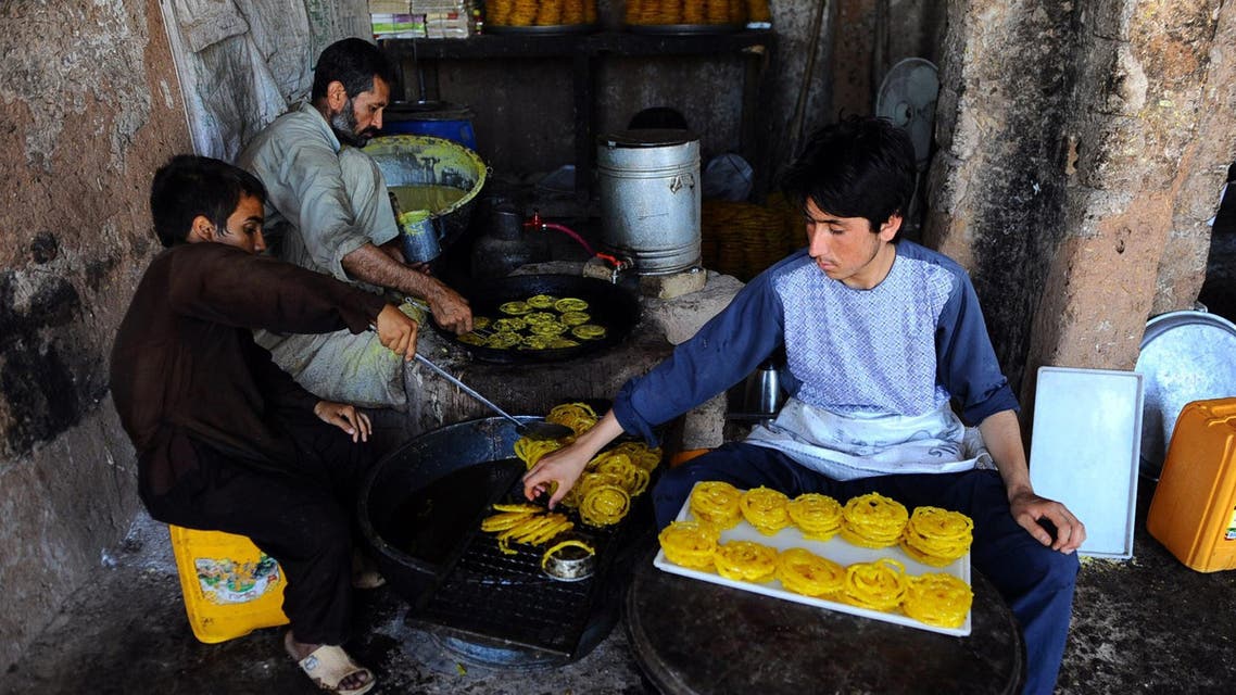 Afghanis cook up Ramadan treats