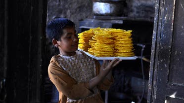 Afghanis cook up Ramadan treats