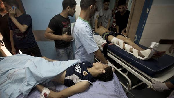نقل مصابين الغارات الاسرائيلية الى مشافي غزة