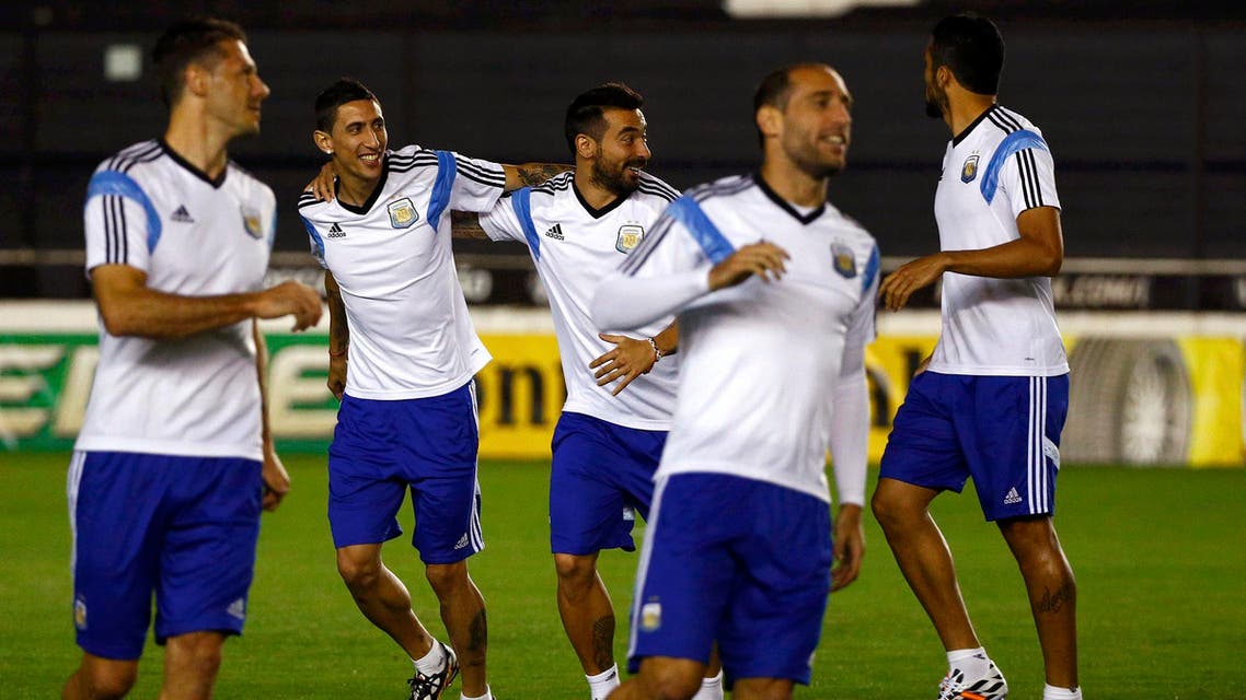 Argentina's national soccer team player Angel di Maria (2nd from L) jokes with his teammates during their training session in Rio de Janeiro July 12, 2014. (Reuters)