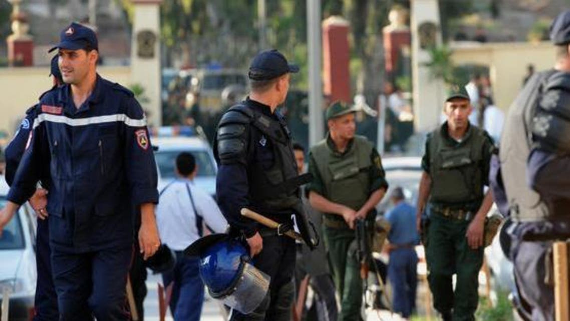 مقتل 7 من الجيش والشرطة في تفجير إرهابي غربي الجزائر