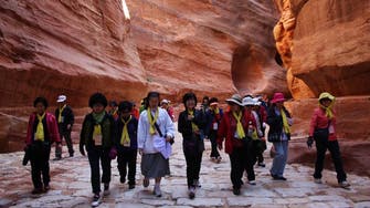 2.8 مليون زائر للأردن يرفعون الدخل السياحي 14% بـ7 أشهر