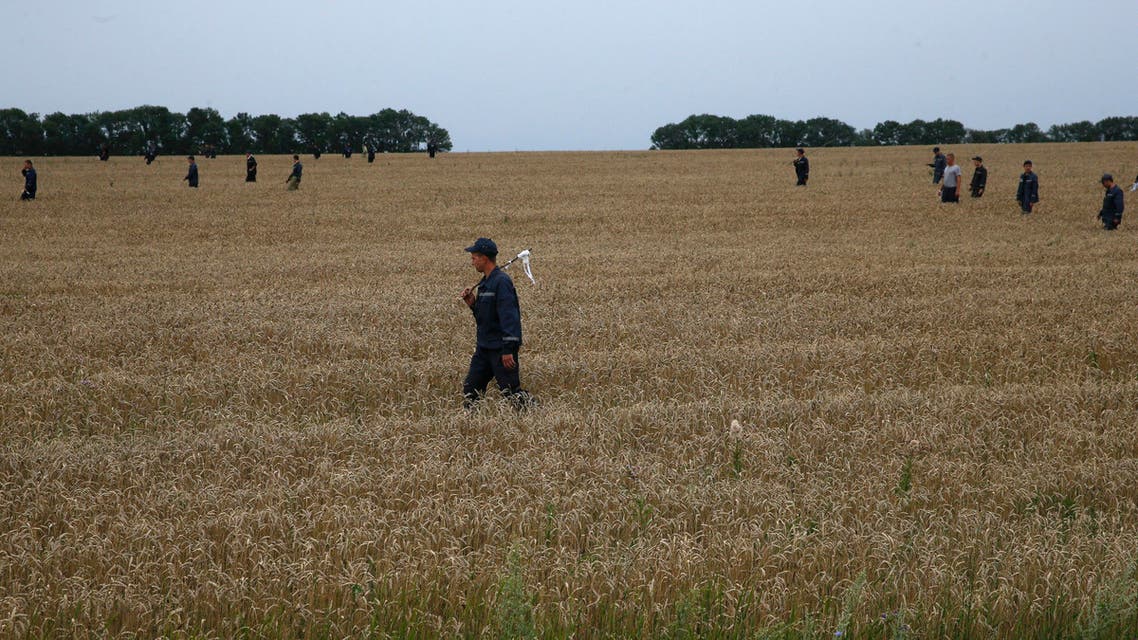 Members of the Ukrainian Emergency Ministry search for bodies near the site of Thursday's Malaysia Airlines Boeing 777 plane crash near the settlement of Grabovo, in the Donetsk region July 18, 2014. (Reuters)