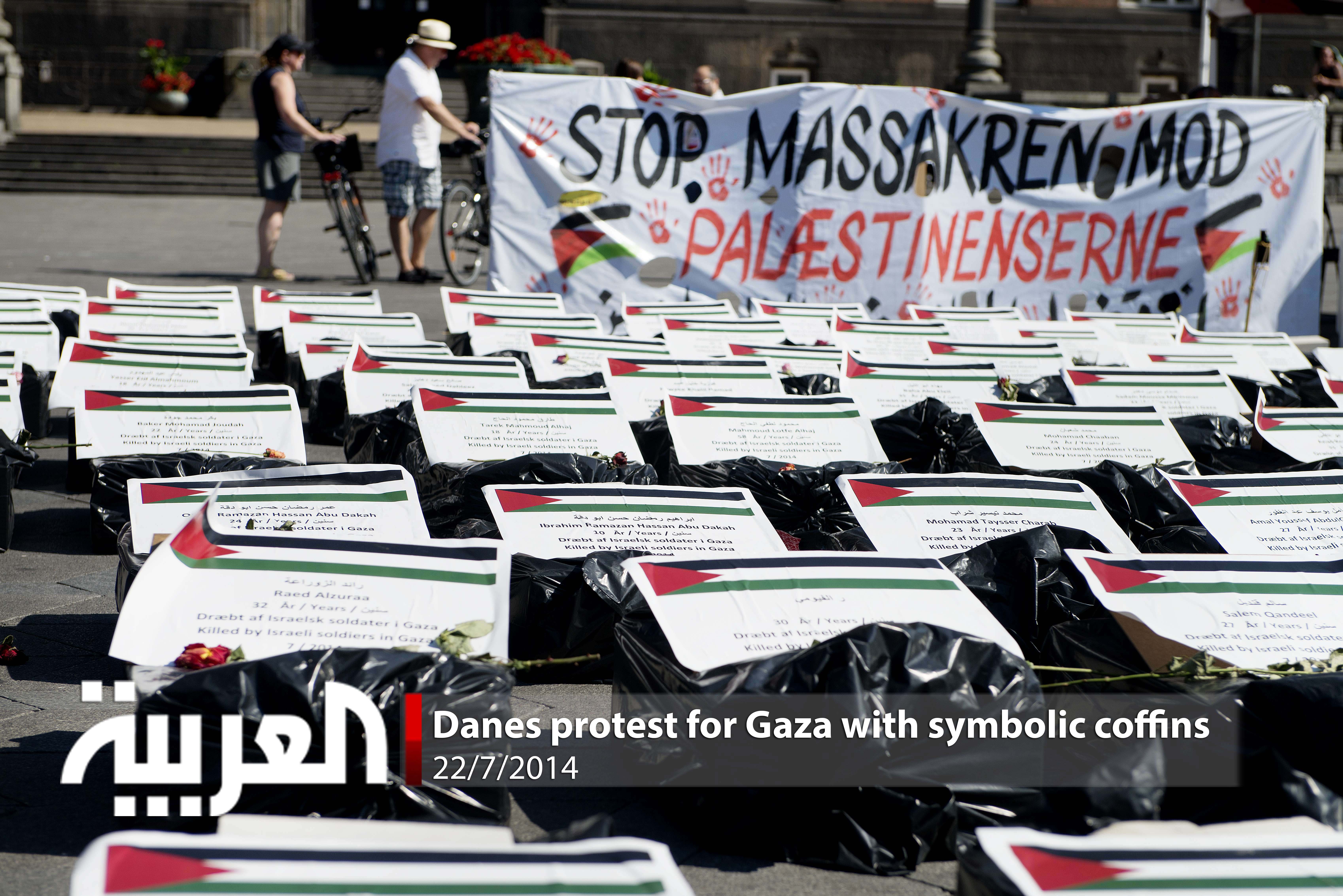 Danes protest for Gaza with symbolic coffins  