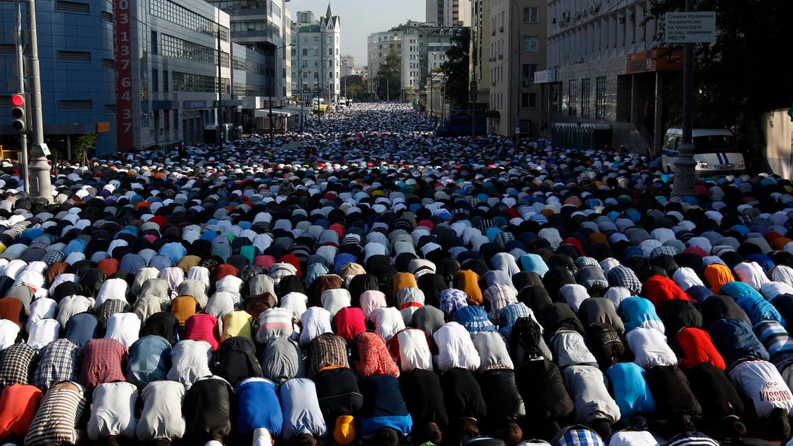 Thousands of believers take part in morning prayers to celebrate the first day of Eid-al-Fitr in Moscow August 8, 2013