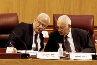 Palestinian chief negotiator Saeb Erekat (L) talks with Arab League Chief Nabil el-Araby during their meeting at the Arab League in Cairo August 11, 2014. (Reuters)