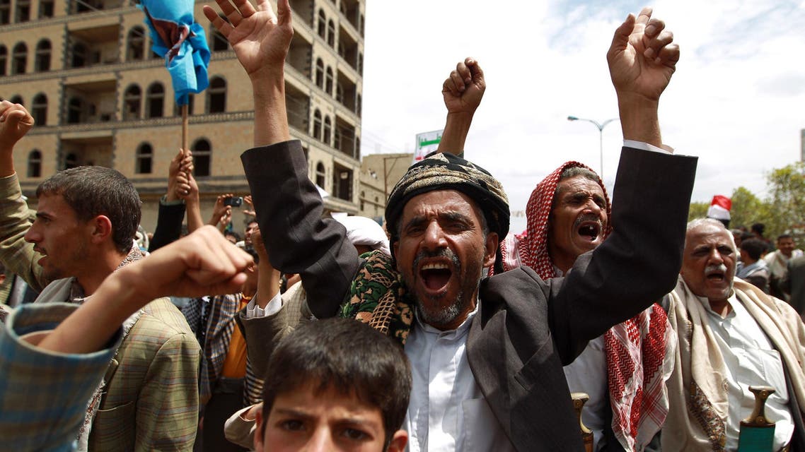 Supporters of Shiite Zaidi rebels chant slogans during a demonstration calling for the government to resign on Aug. 29, 2014, in the capital Sanaa. (AFP)