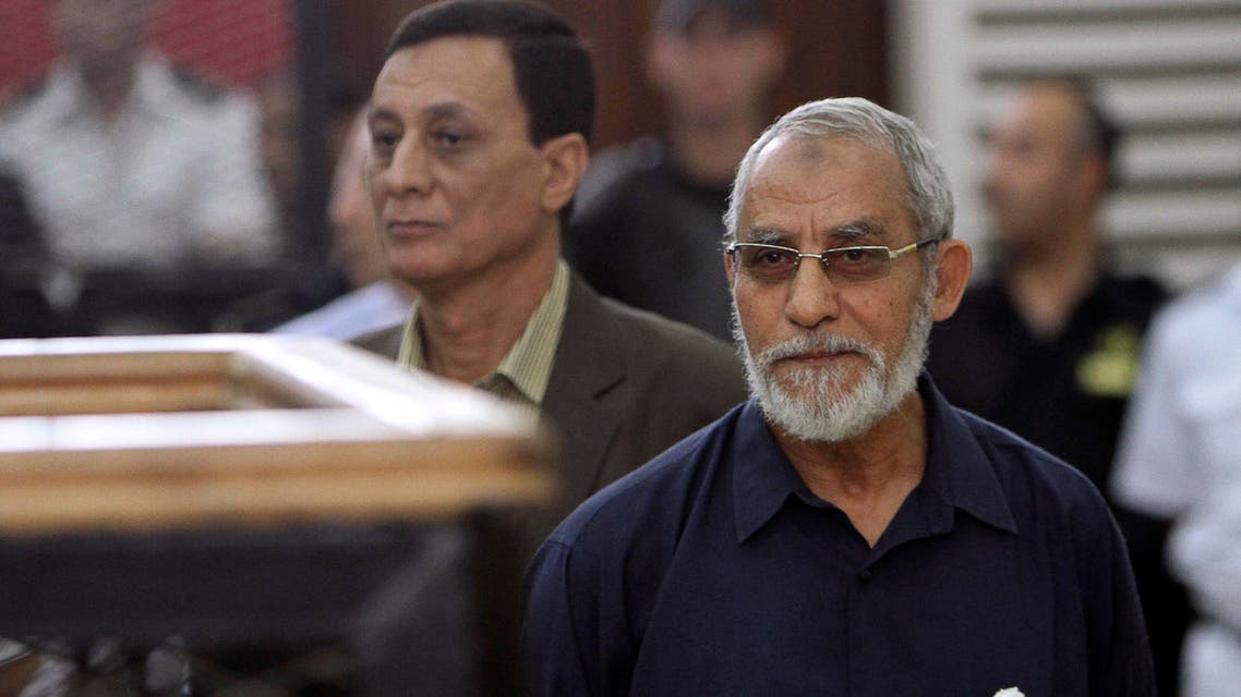 Muslim Brotherhood's Supreme Guide Mohamed Badie (R) looks on during his trial at a court in Cairo, in this May 18, 2014 file picture. reuters