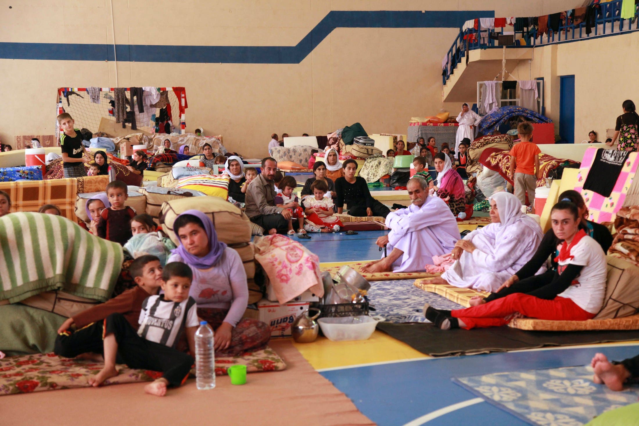 Displaced people from the minority Yazidi sect, fleeing violence in the Iraqi town of Sinjar west of Mosul, take refuge at Dohuk province, August 29, 2014.  