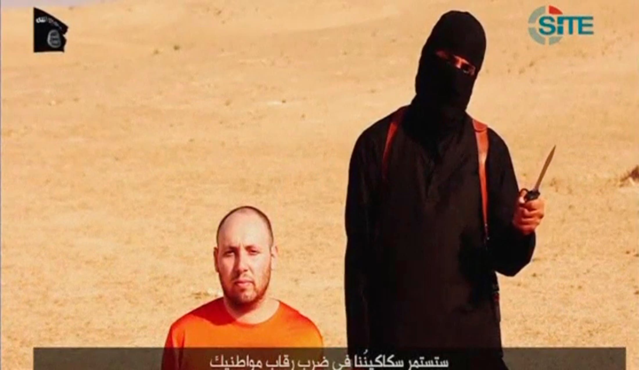 A video purportedly showing U.S. journalist Steven Sotloff kneeling next to a masked Islamic State fighter holding a knife in an unknown location in this still image from video released by Islamic State September 2, 2014. (Reuters)
