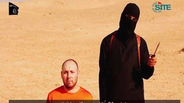 A video purportedly showing U.S. journalist Steven Sotloff kneeling next to a masked Islamic State fighter holding a knife in an unknown location in this still image from video released by Islamic State September 2, 2014. (Reuters)