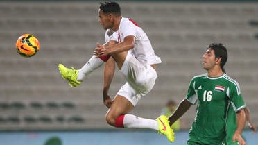  Iraqi's Mohanad Abdul Raheem (L) vies with Alexander Callens (R) of Peru during their friendly football match in Dubai on September 4, 2014. (AFP)