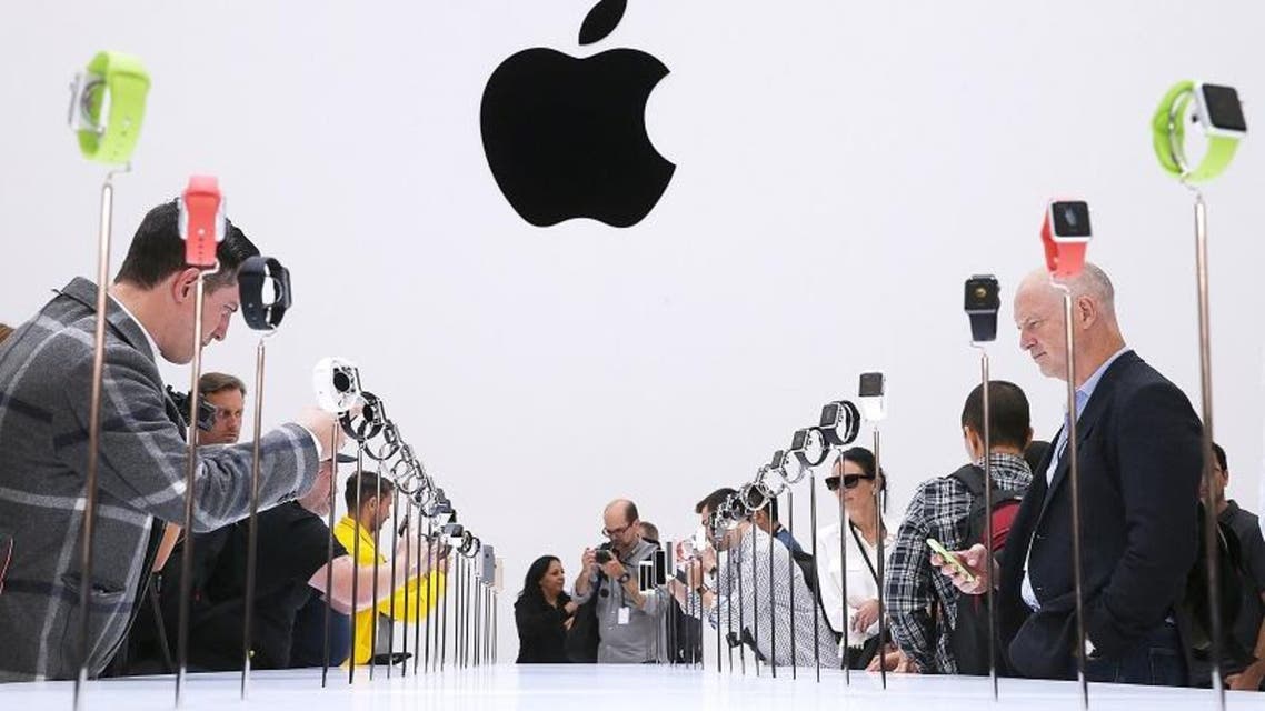 Crowds cheer as Apple unveils new tech