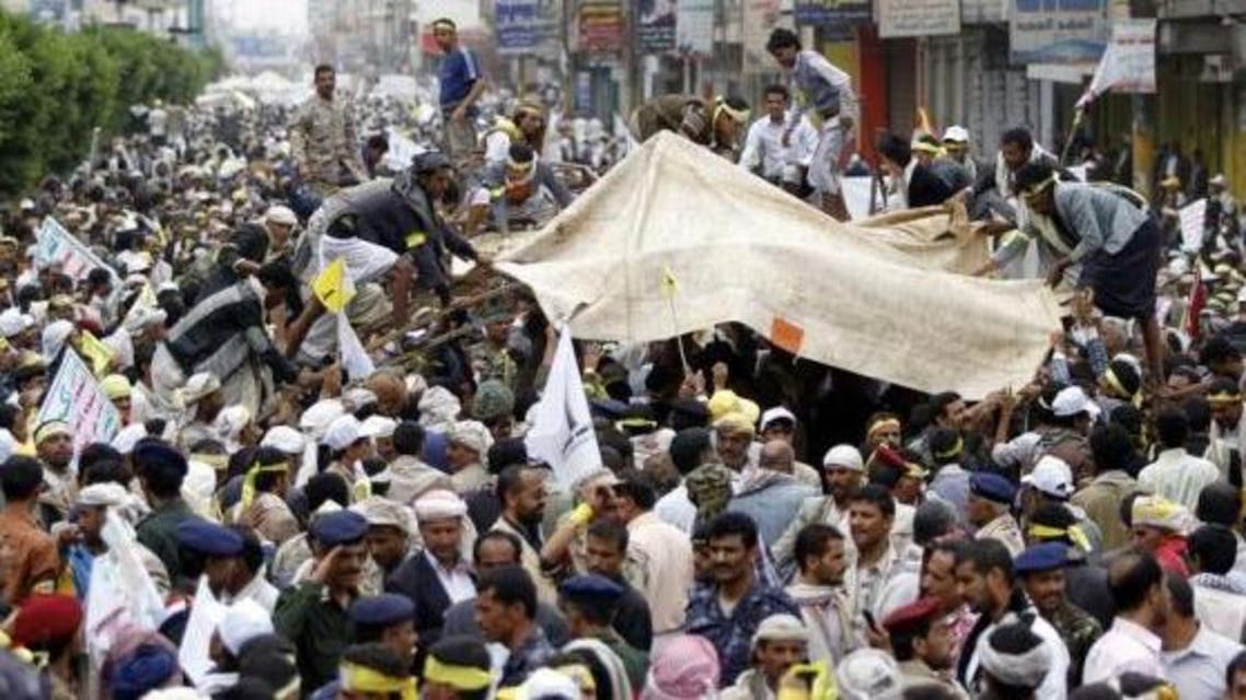 Followers of the Shi'ite Houthi movement erect tents along the Airport road extending their protest camp as part of a civil disobedience campaign staged by the movement in Sanaa September 7, 2014.