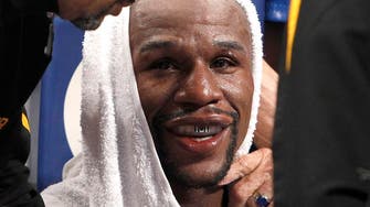 Mayweather outpoints Maidana to remain unbeaten