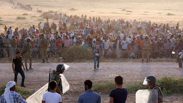 Syrian Kurds flee to Turkey