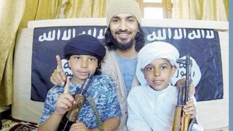 Автобус с детьми террористы. Отец и 2 детей террористы. Сирия отец и дети фото клипарт.