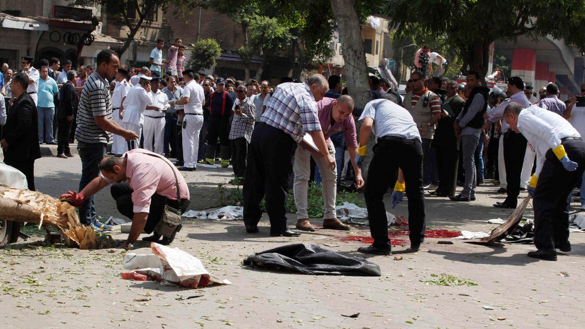 Forensic workers and policemen carry out investigations at the scene of a bomb blast in Cairo, September 21, 2014. 